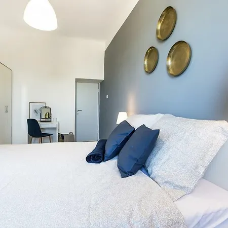 *** Lounge Terrace With The Harbour View / Centre *** 普拉