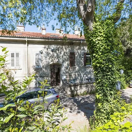 *** Lounge Terrace With The Harbour View / Centre *** 普拉