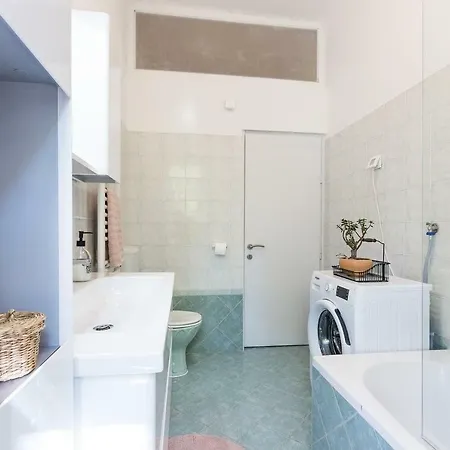 *** Lounge Terrace With The Harbour View / Centre ***