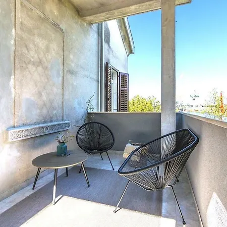 *** Lounge Terrace With The Harbour View / Centre *** Апартаменти *