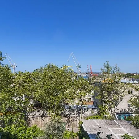 Апартаменти *** Lounge Terrace With The Harbour View / Centre *** *