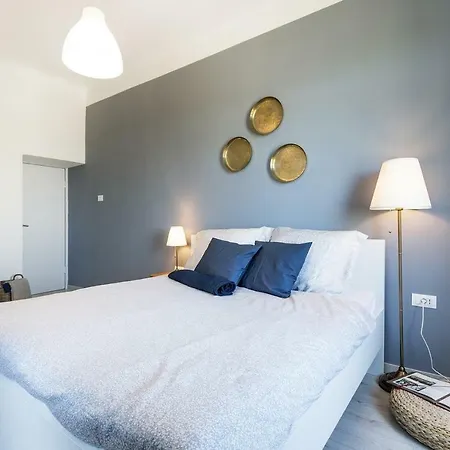 *** Lounge Terrace With The Harbour View / Centre *** Апартаменти