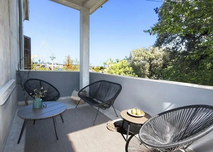 *** Lounge Terrace With The Harbour View / Centre *** * Pula