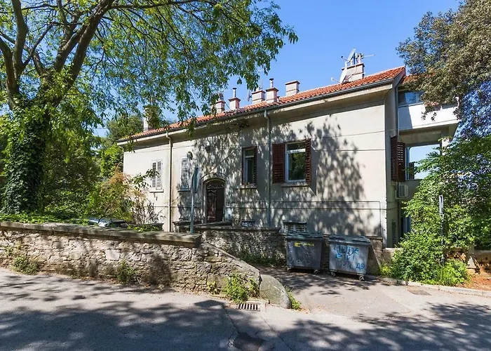 *** Lounge Terrace With The Harbour View / Centre *** Apartment