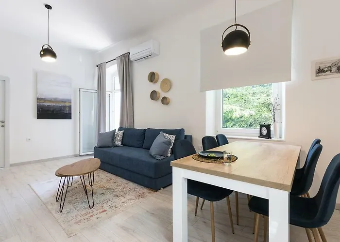 Daire *** Lounge Terrace With The Harbour View / Centre *** Pula