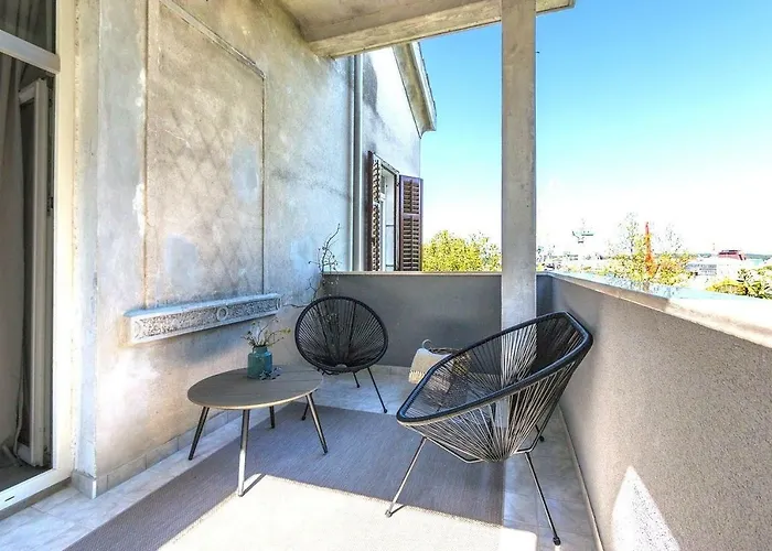 *** Lounge Terrace With The Harbour View / Centre *** Daire *