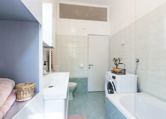 *** Lounge Terrace With The Harbour View / Centre ***